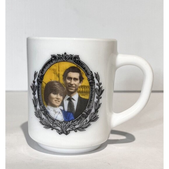 Prince of Whales And Lady Diana 1981 Wedding Milk Glass Mug Arcopal France Vtg - Picture 1 of 7